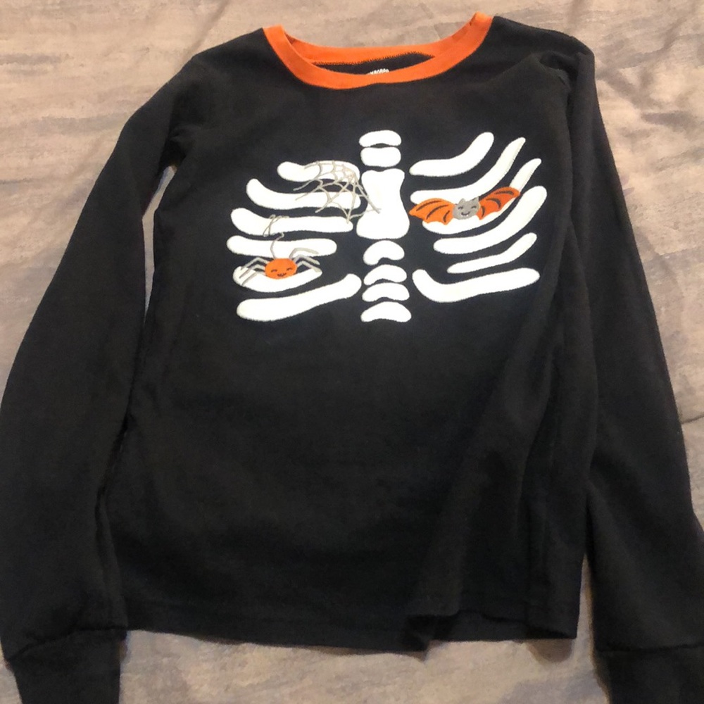 Boys size 14 Halloween pajama set from Gymboree, barely worn in great condition.